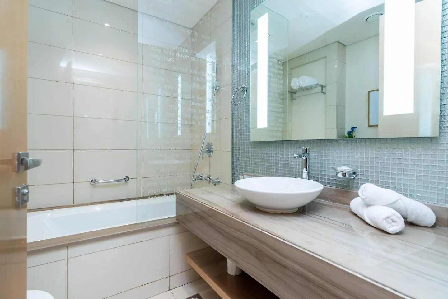 Paramount Towers - Elegant Home Dubai Apartment