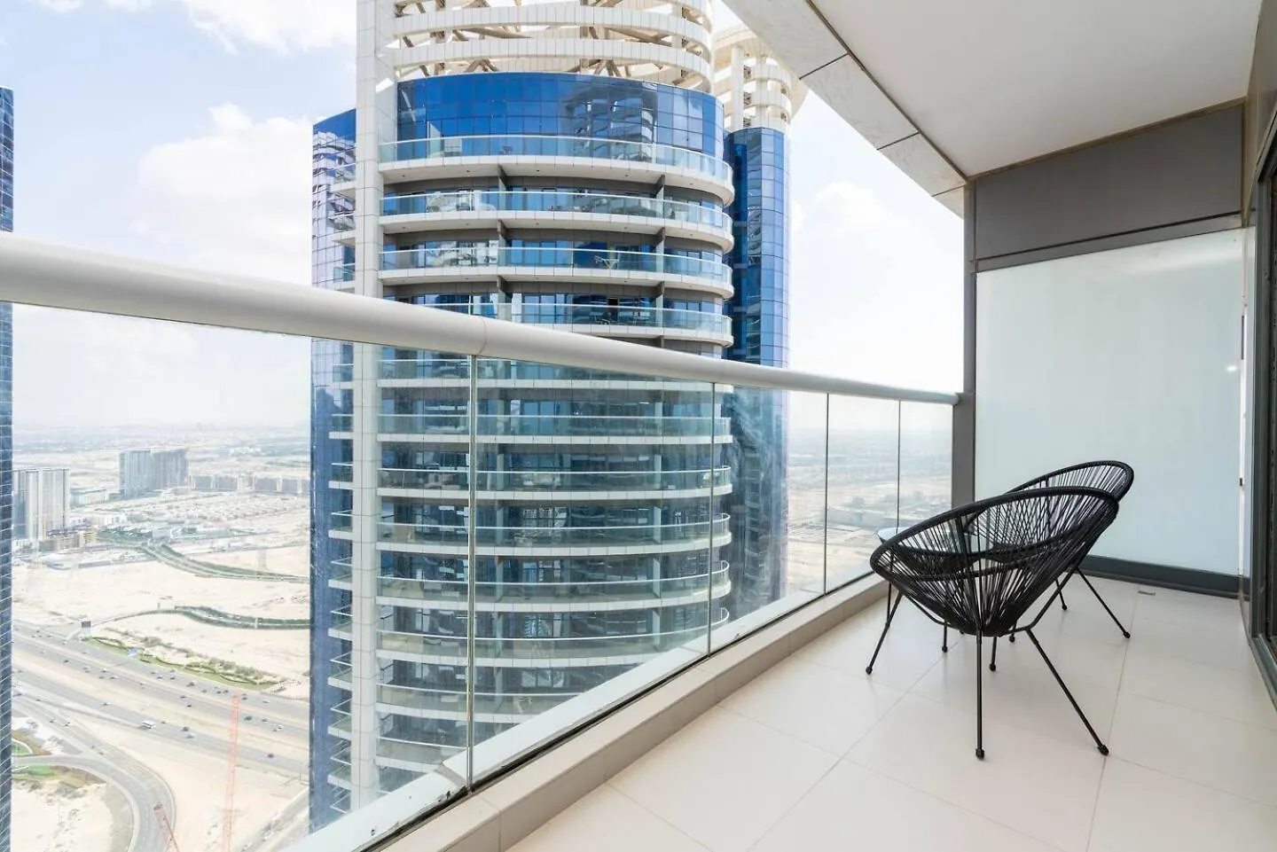 Paramount Towers - Elegant Home Dubai 0*,  United Arab Emirates